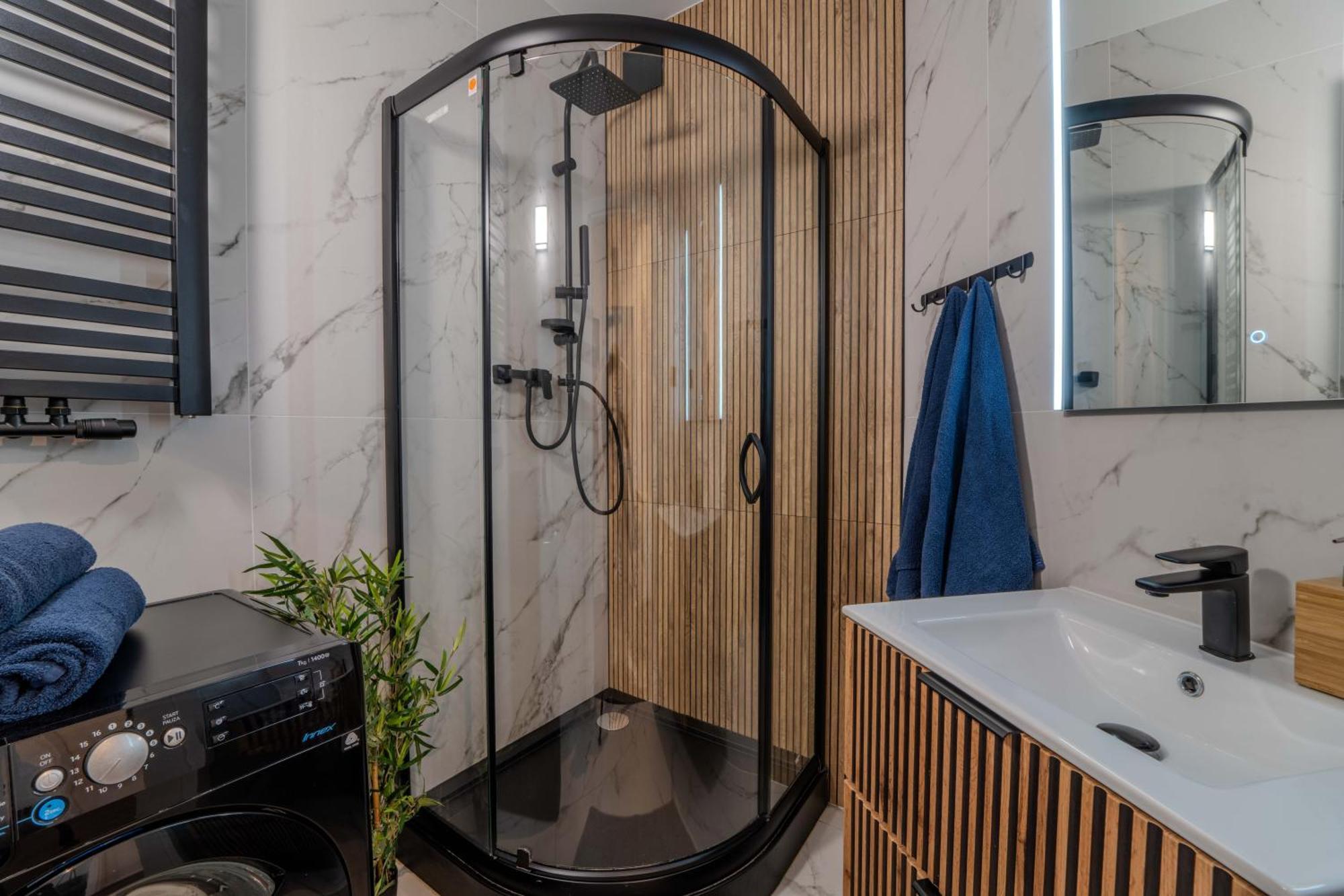 New Large Modern Apartment - City Center - 60M2 - Lift - Parking 브로츠와프 외부 사진